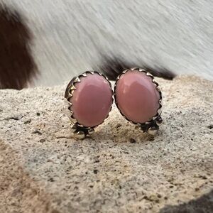 ❤️ Queen Pink Conch Navajo Style SouthWestern Oval Stud Earrings 3.4 Grams